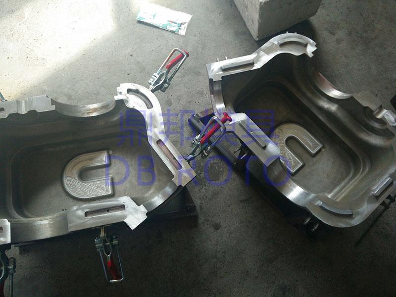  尿素箱模具MJ-NSX-012